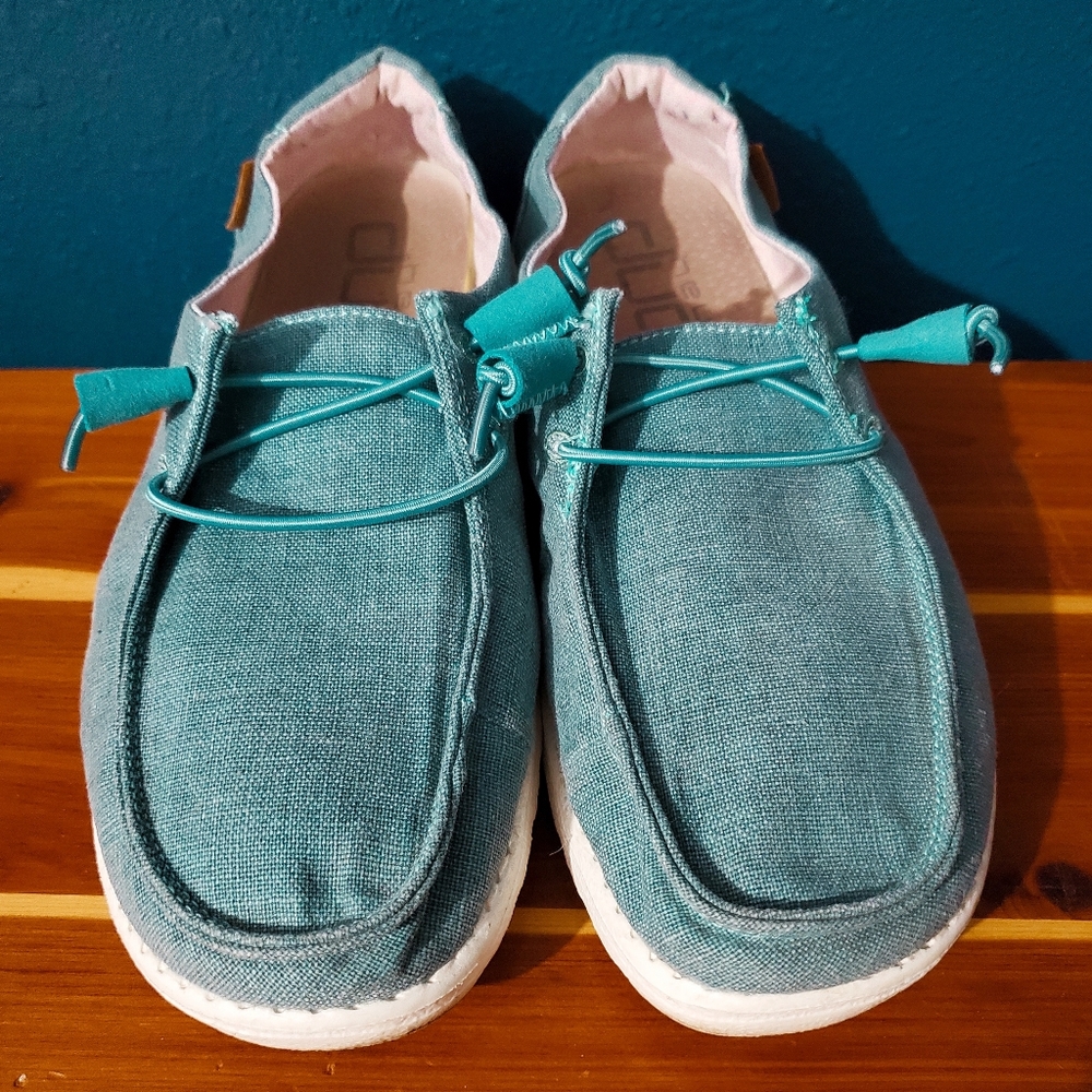 Hey Dudes size 9/40